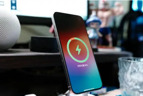 长顺苹果15换屏服务分享用什么充电器给iPhone15充电更好 